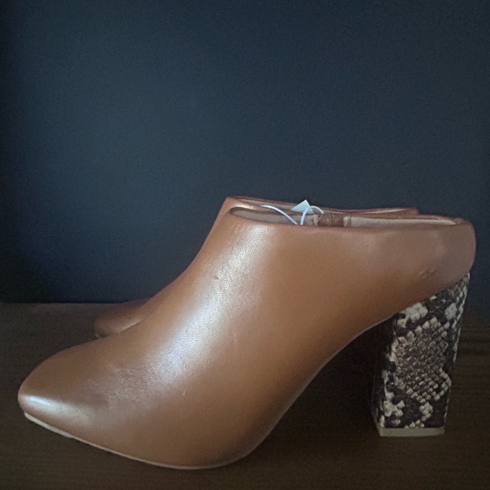 NWT Elegant Tan Block Heel Mules